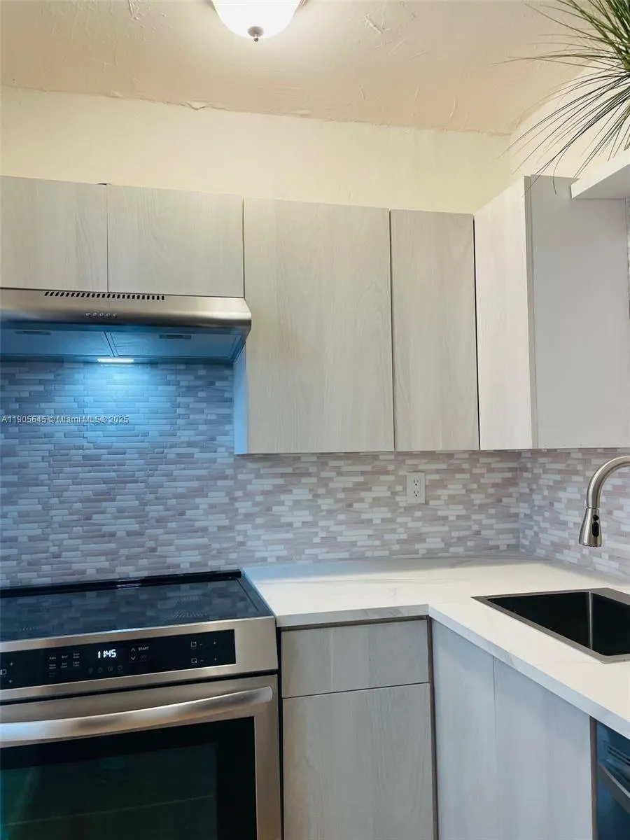 2899 Collins Ave, #648