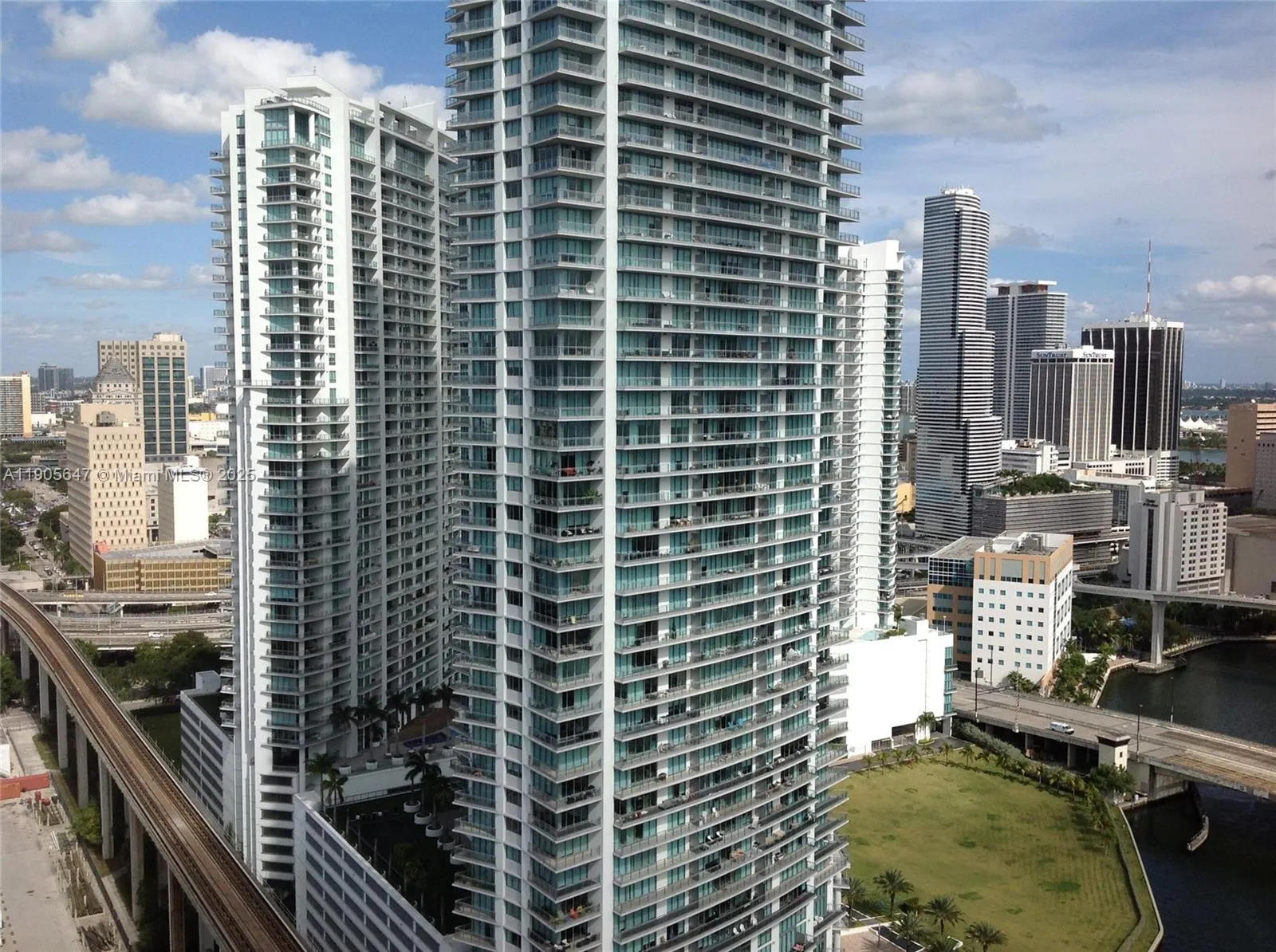 690 SW 1st Ct, #PHI-01