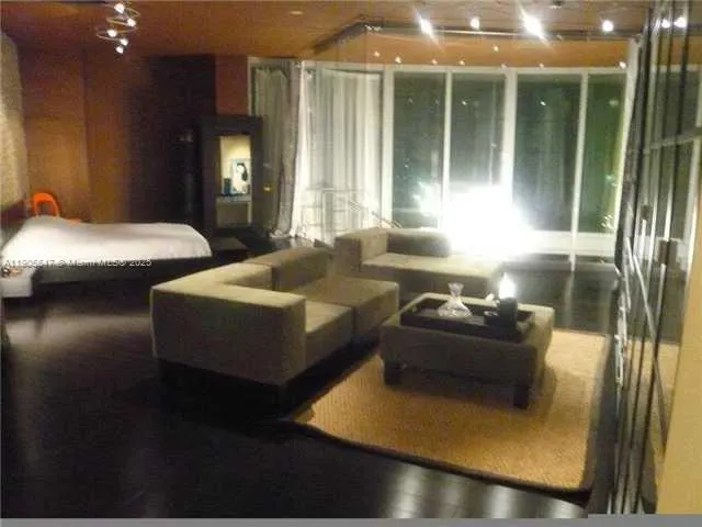 690 SW 1st Ct, #PHI-01