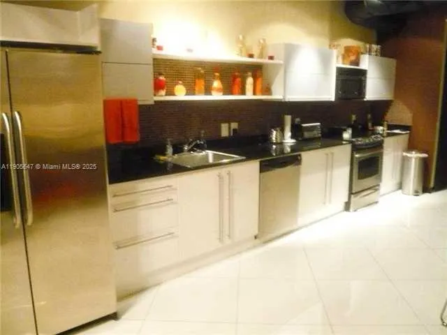 690 SW 1st Ct, #PHI-01