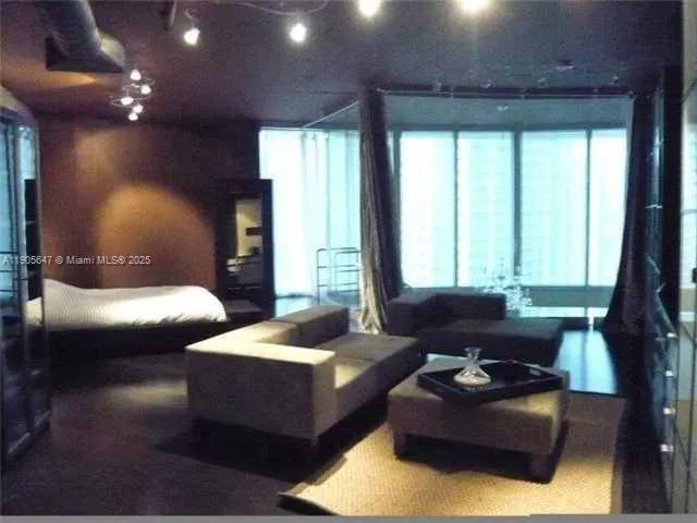 690 SW 1st Ct, #PHI-01