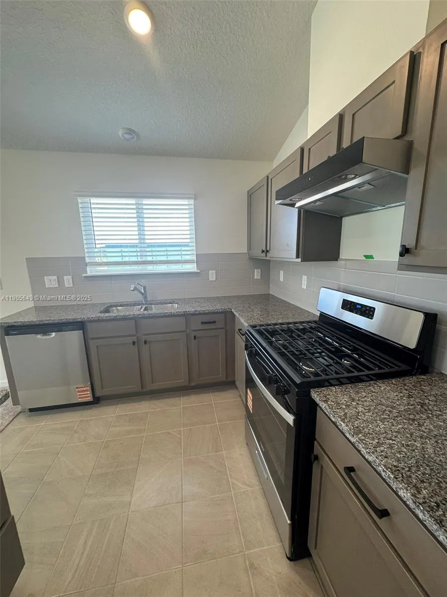 55 Signet Circle, #55