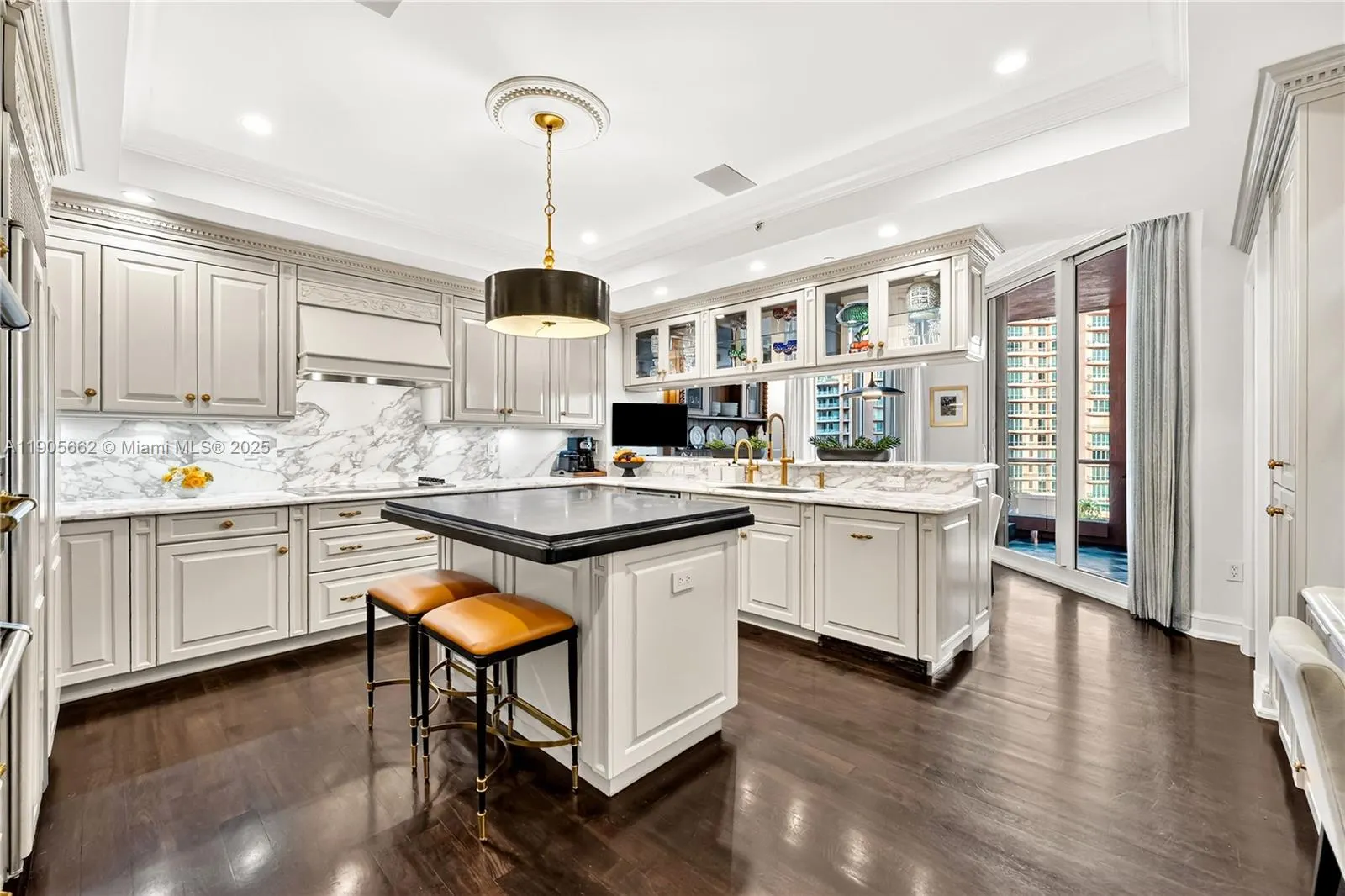 60 Edgewater Dr, #7A