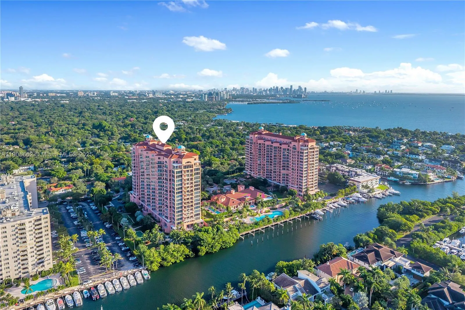 60 Edgewater Dr, #7A