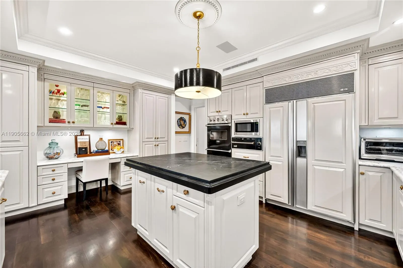 60 Edgewater Dr, #7A