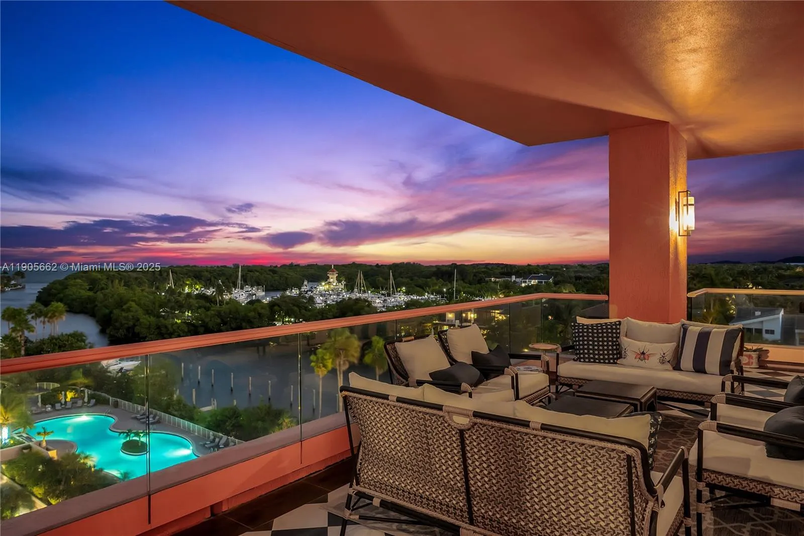 60 Edgewater Dr, #7A