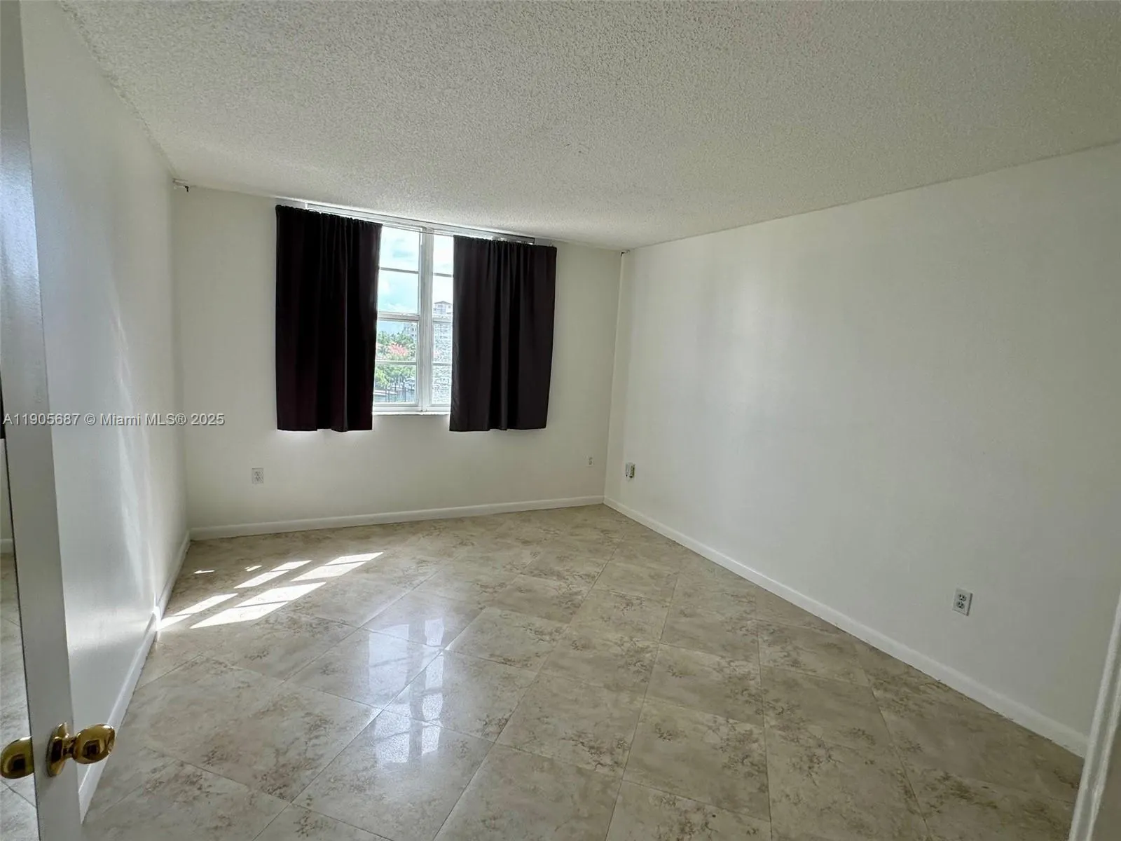 19999 E Country Club Dr, #1604