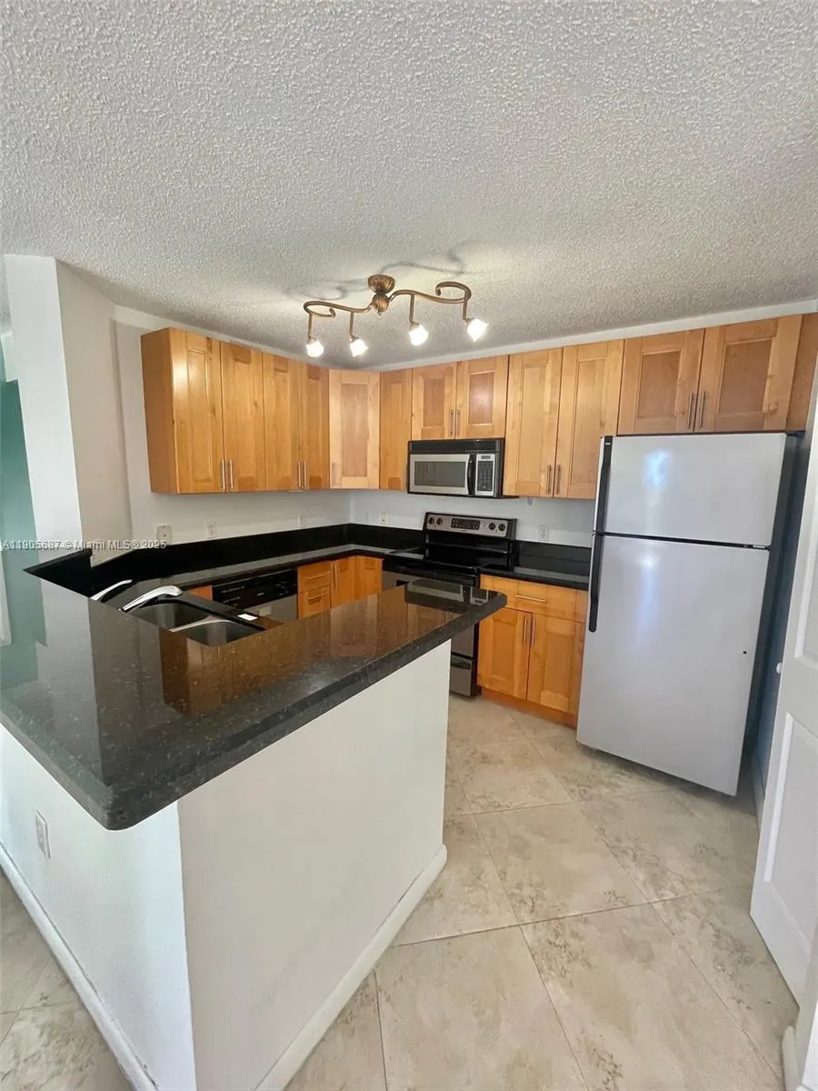 19999 E Country Club Dr, #1604