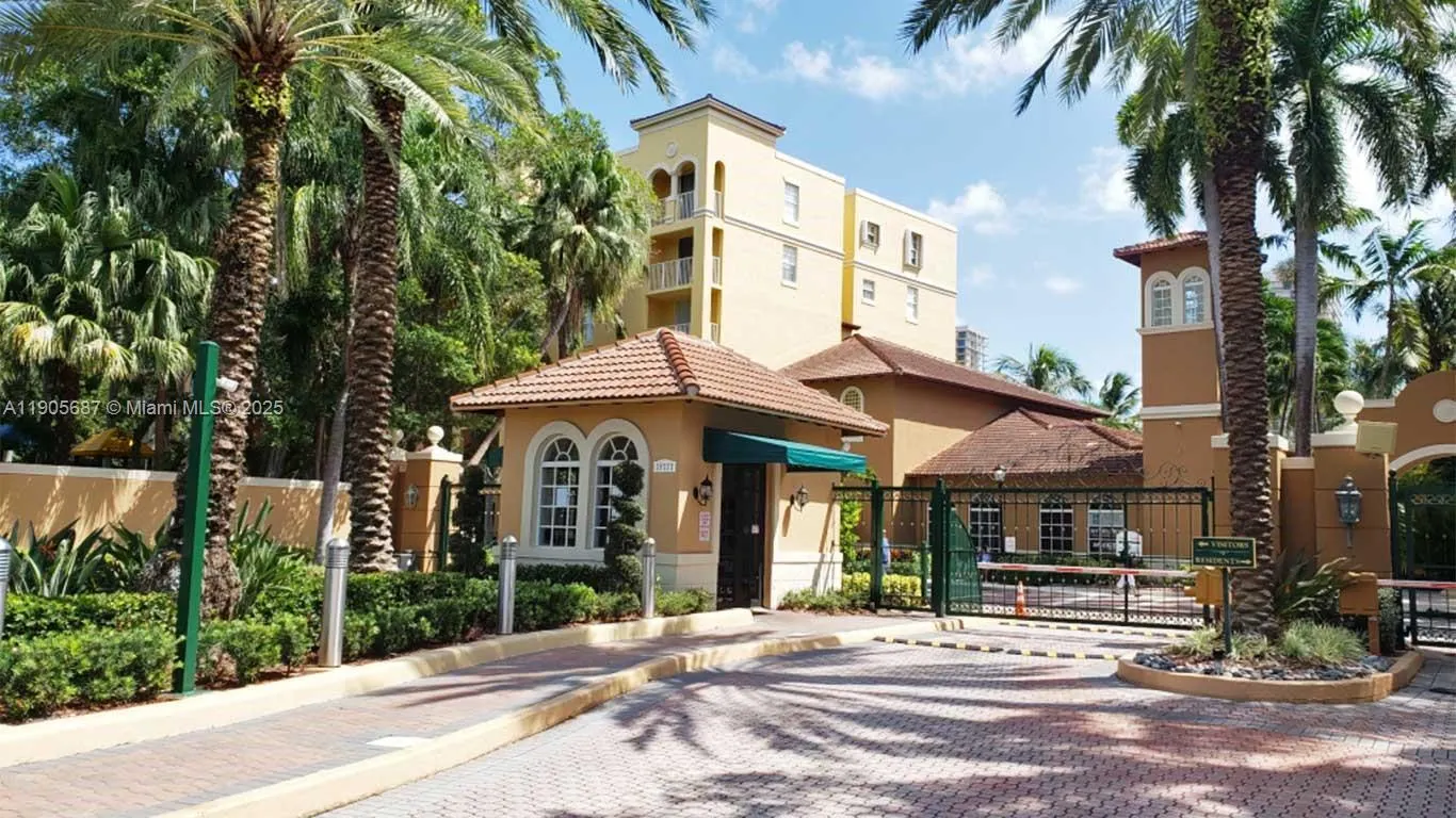 19999 E Country Club Dr, #1604