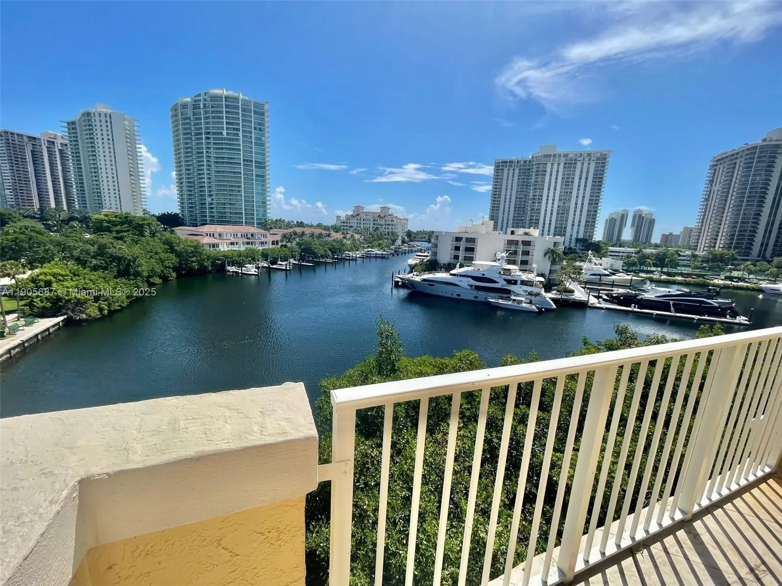 19999 E Country Club Dr, #1604