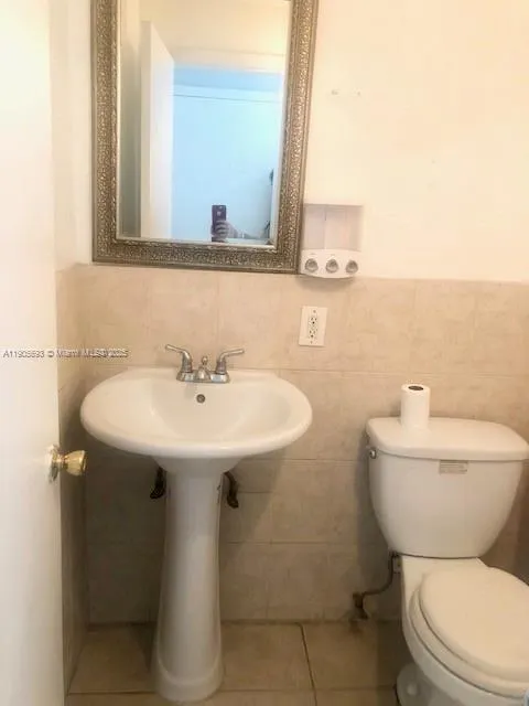 4672 NW 9th Dr, #4672