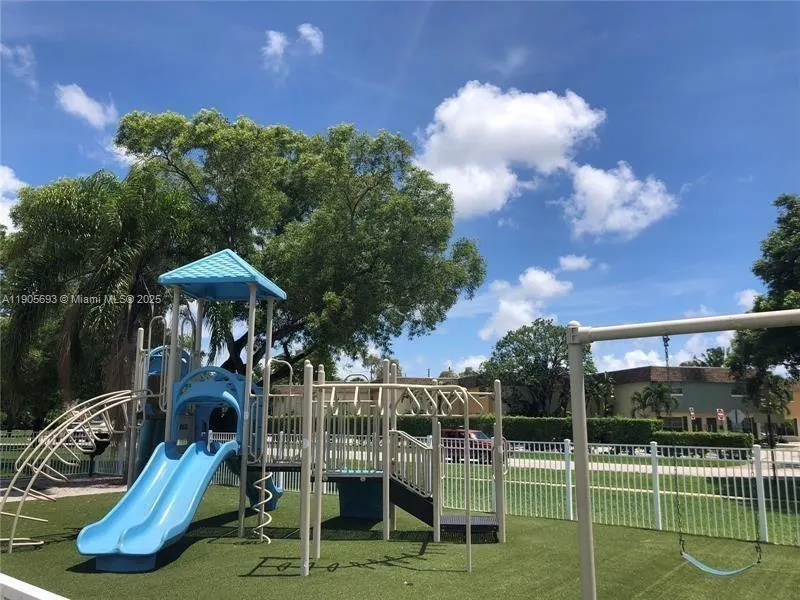 4672 NW 9th Dr, #4672