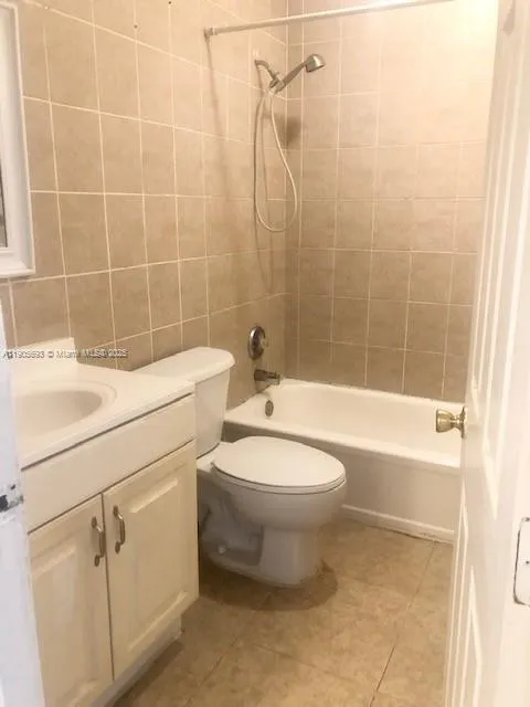 4672 NW 9th Dr, #4672