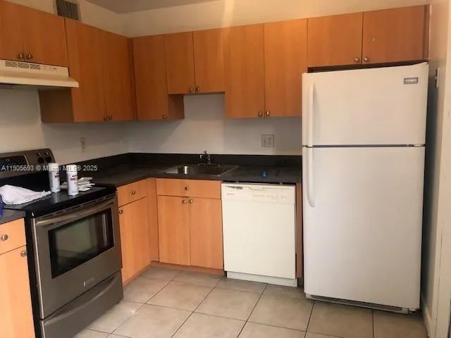 4672 NW 9th Dr, #4672