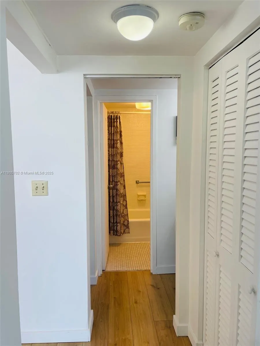 2899 Collins Ave, #648