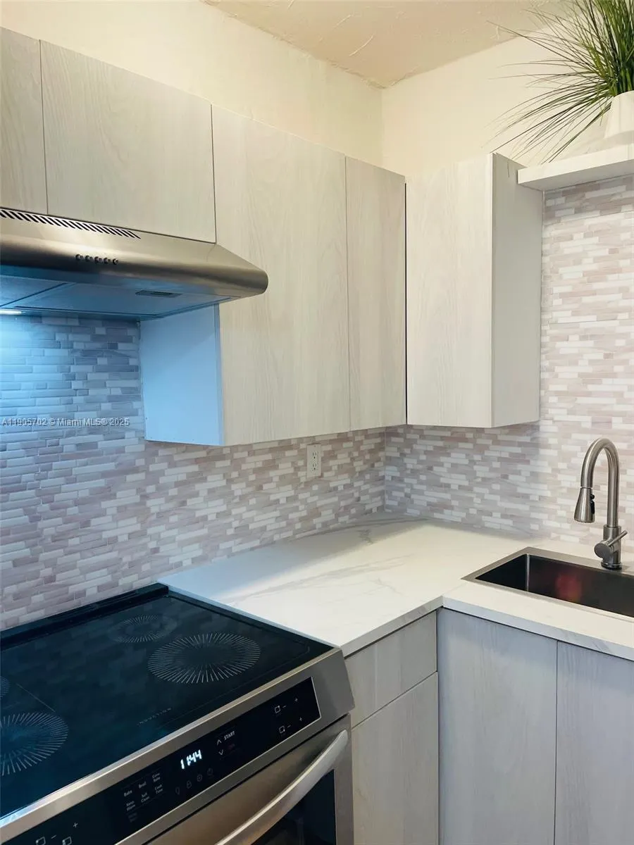 2899 Collins Ave, #648