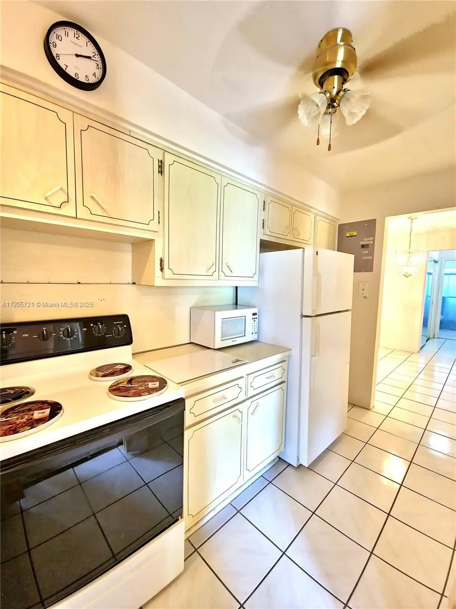 160 NE 8th Ave, #11A