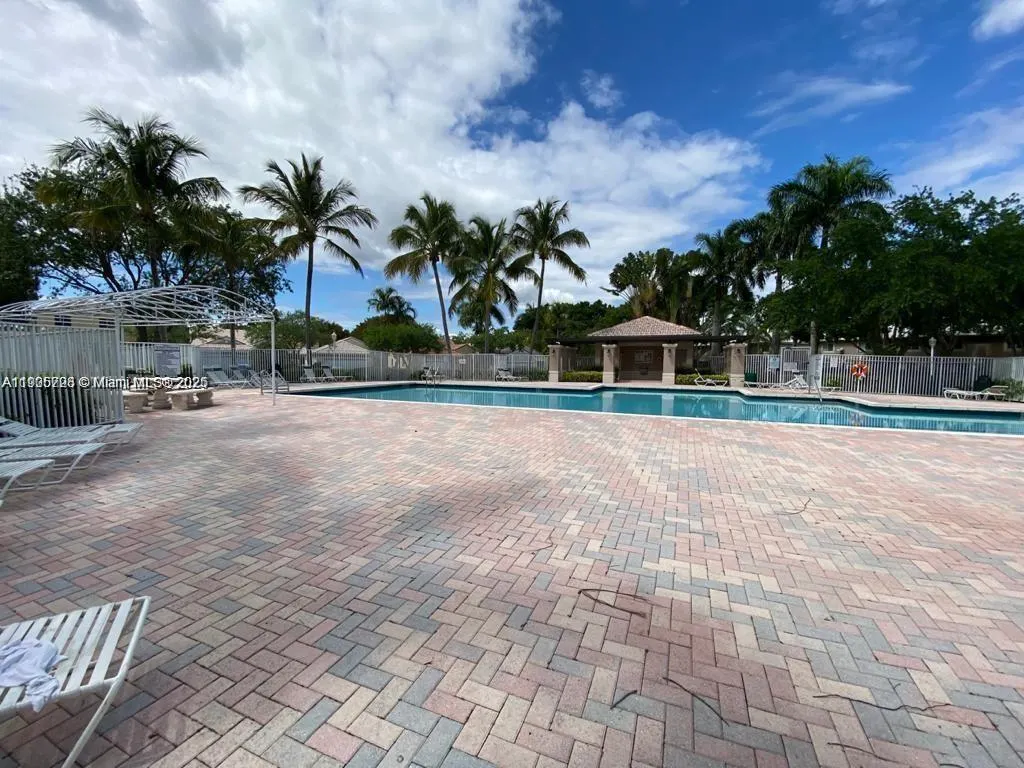 2142 Madeira Dr, #2142