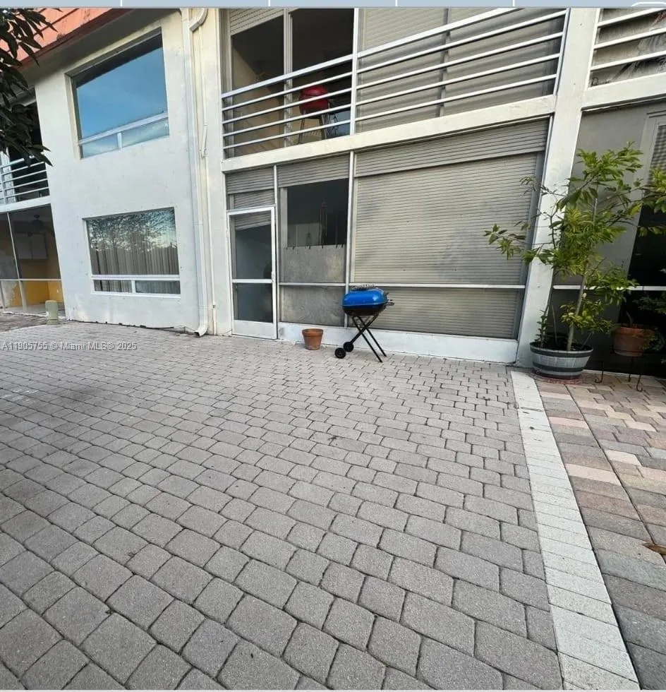 4321 NW 9th Ave, #102