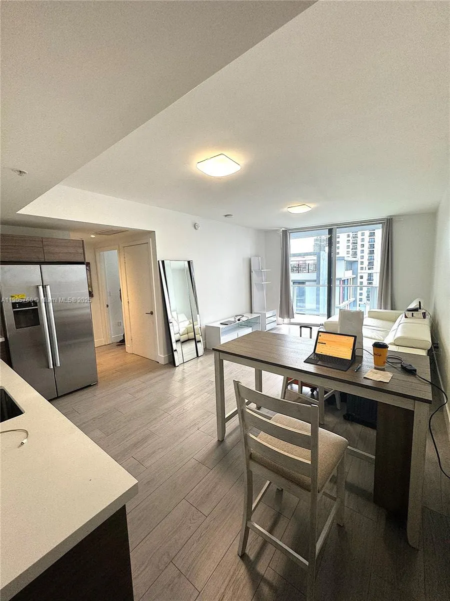 1010 SW 2nd Ave, #910