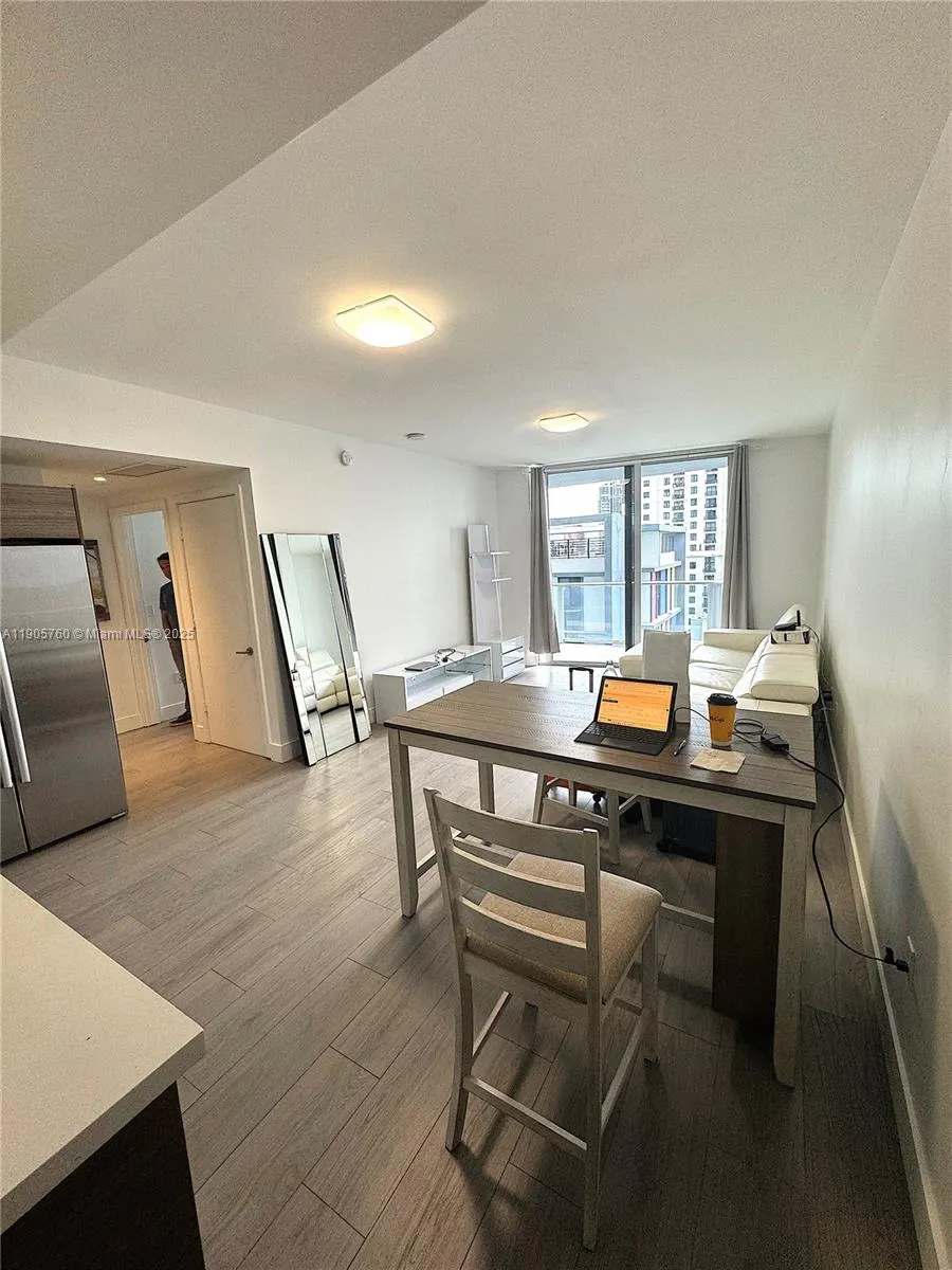 1010 SW 2nd Ave, #910