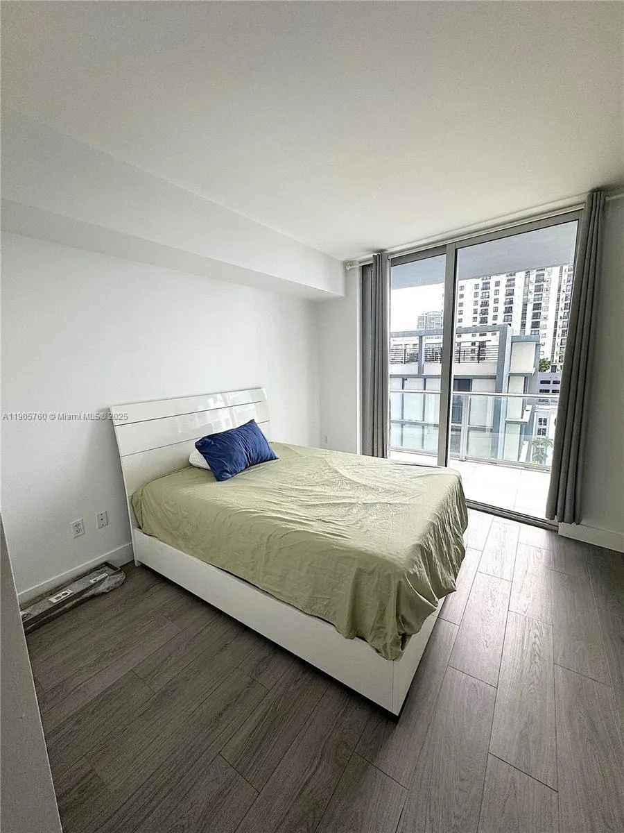 1010 SW 2nd Ave, #910