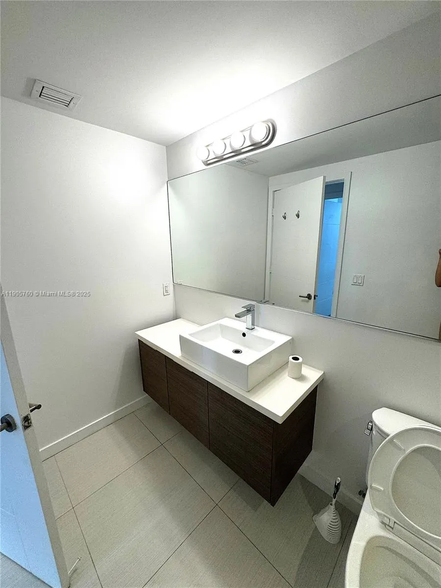 1010 SW 2nd Ave, #910