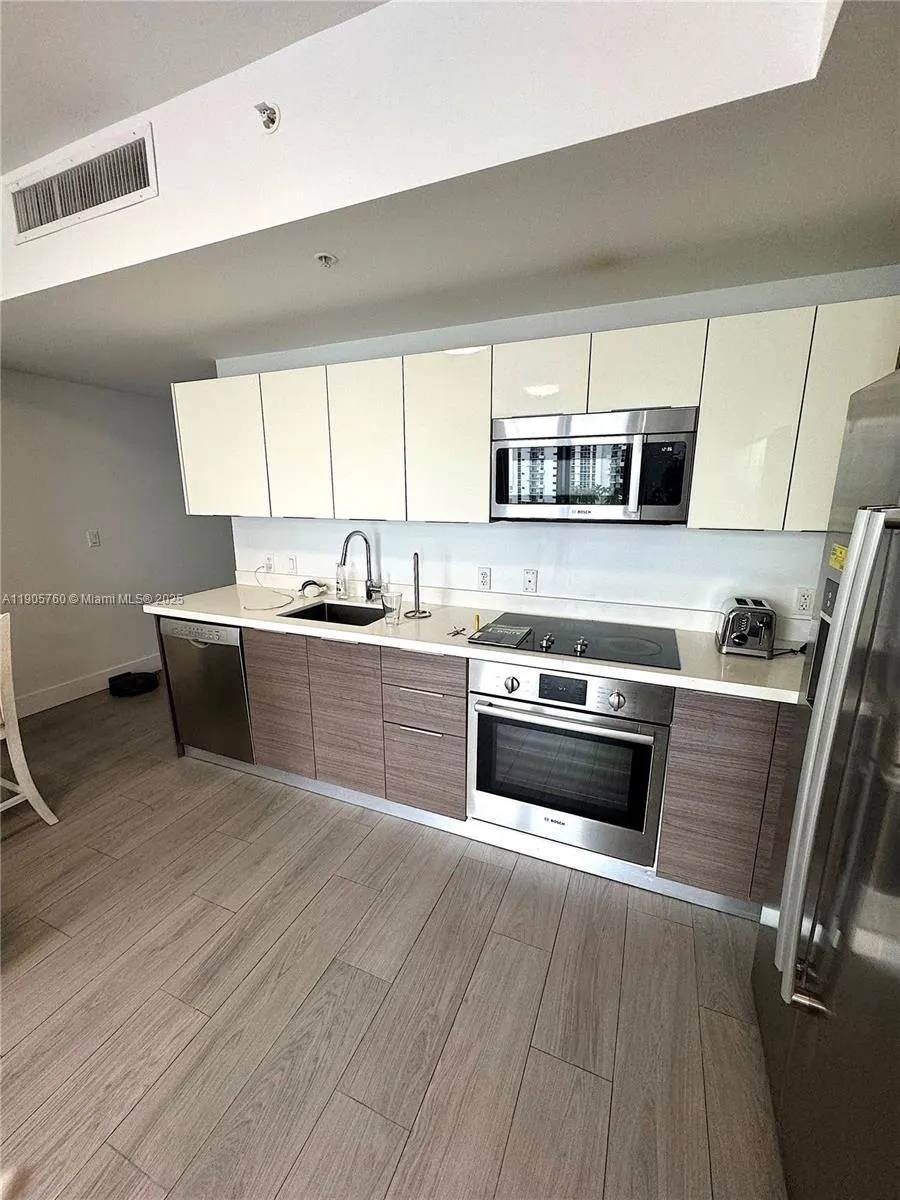 1010 SW 2nd Ave, #910