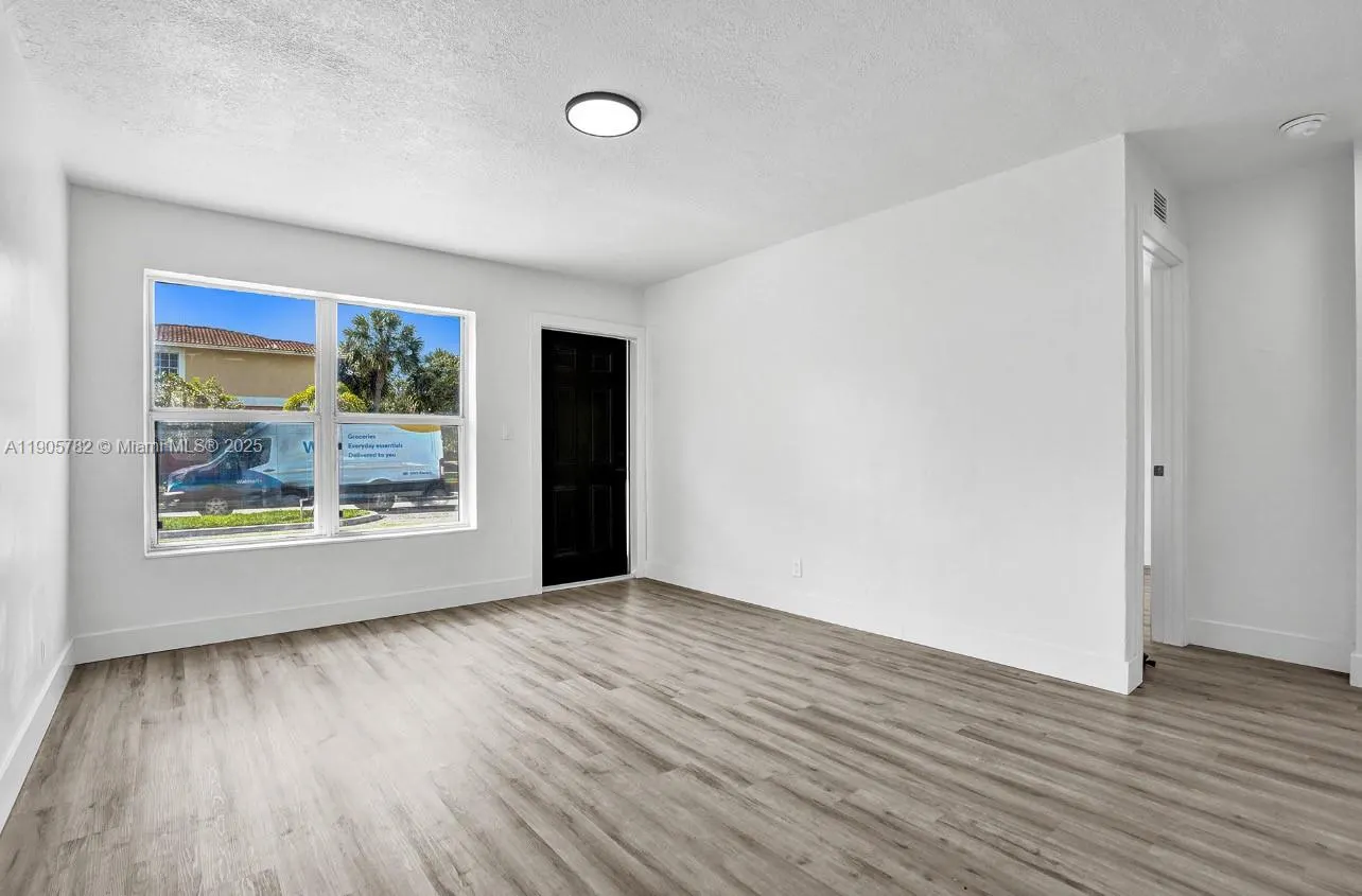 1300 NE 2nd Ave, #West