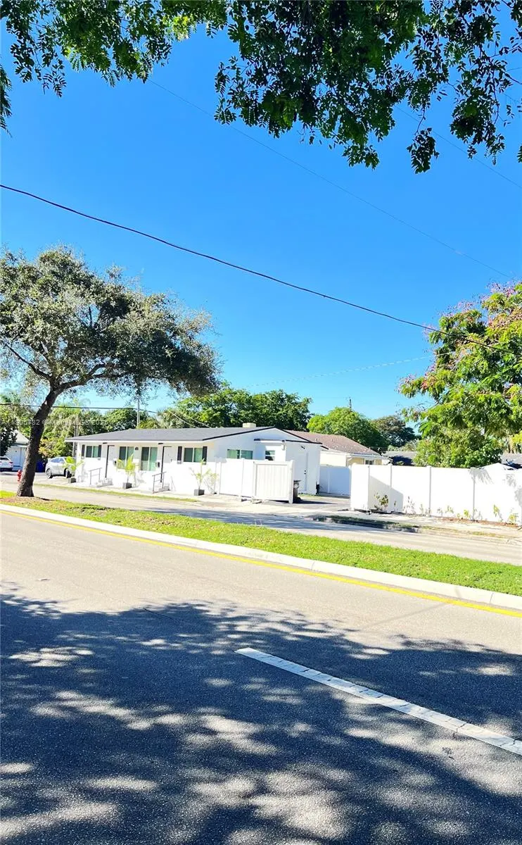 1300 NE 2nd Ave, #West