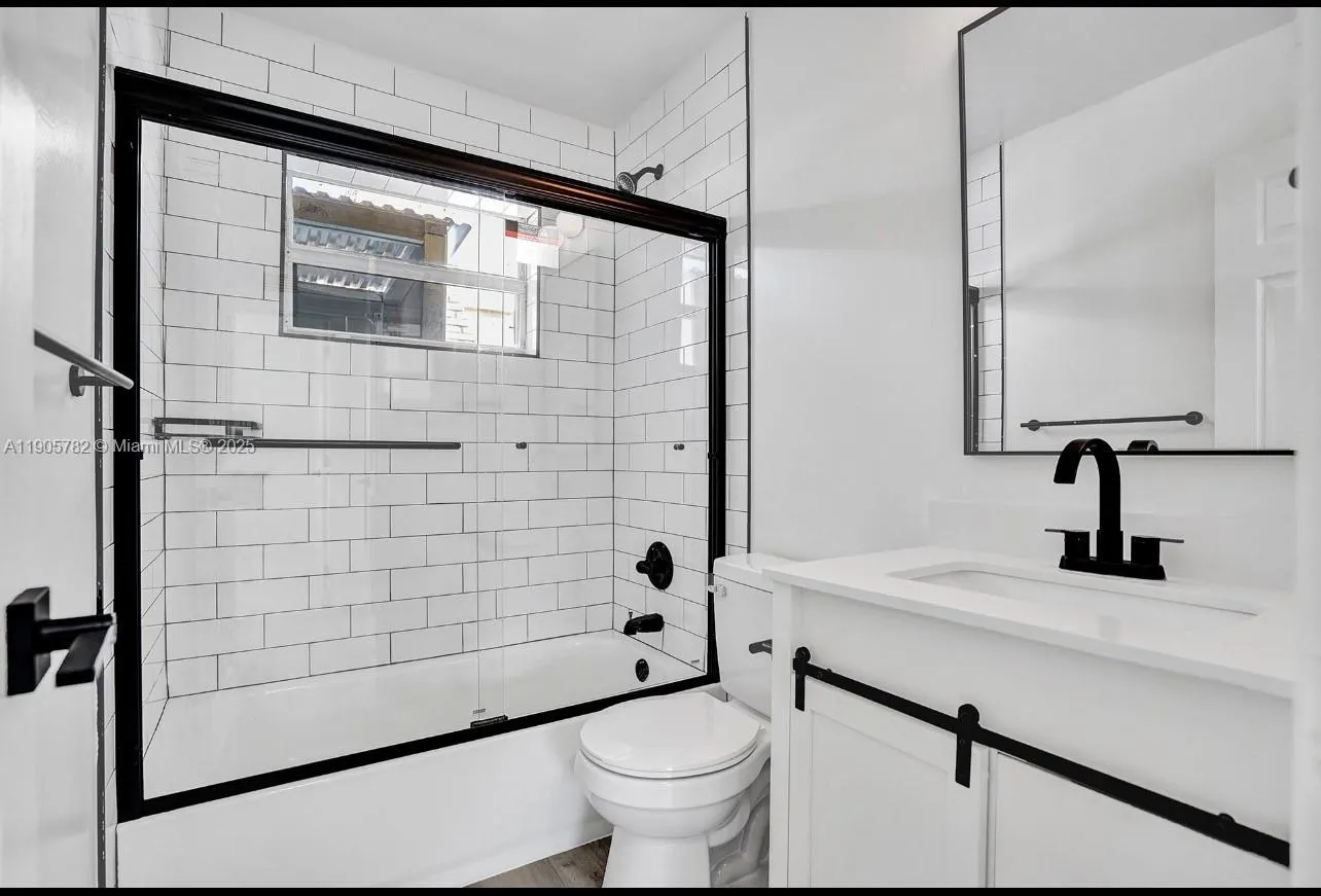 1300 NE 2nd Ave, #West