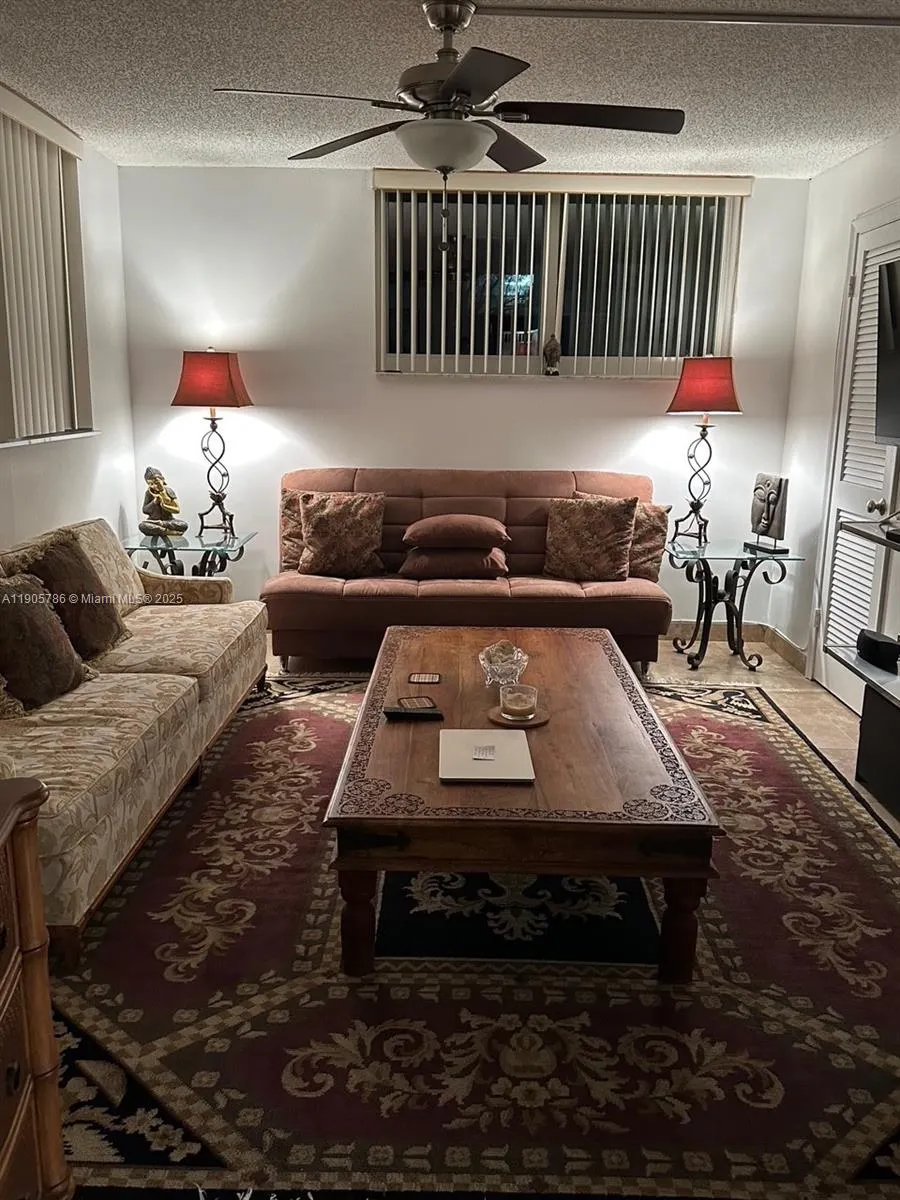 8961 S Hollybrook Blvd, #101