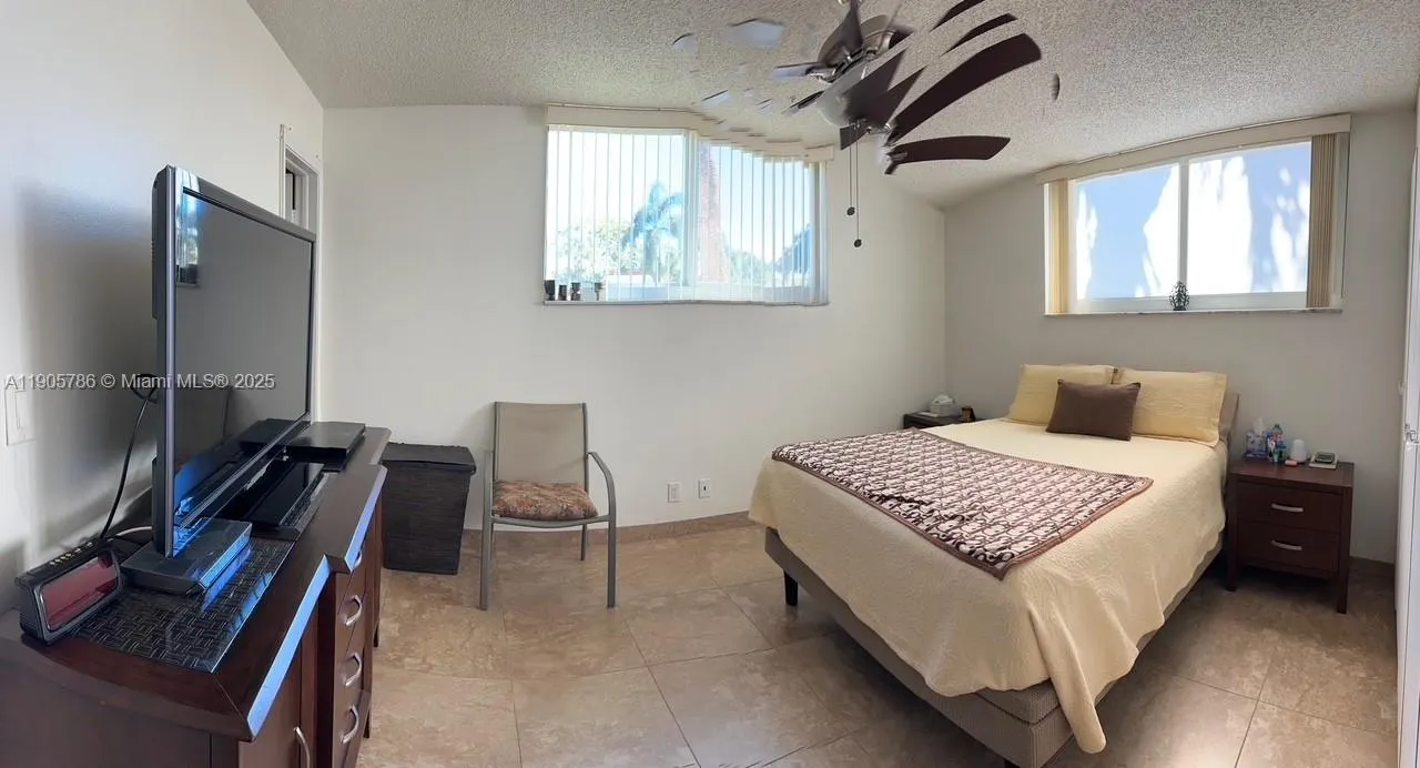 8961 S Hollybrook Blvd, #101