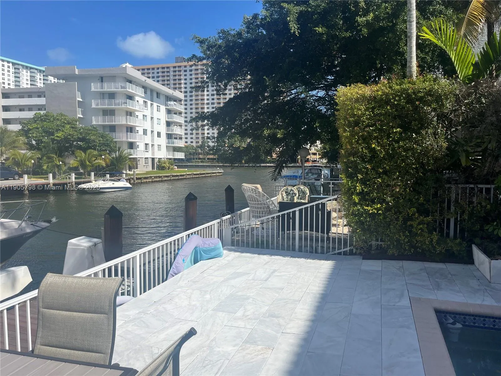 3915 NE 168th St, #3915