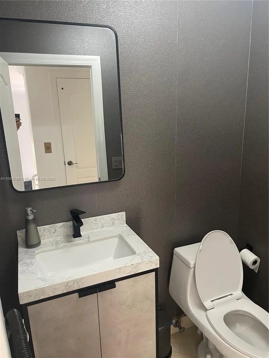 3915 NE 168th St, #3915