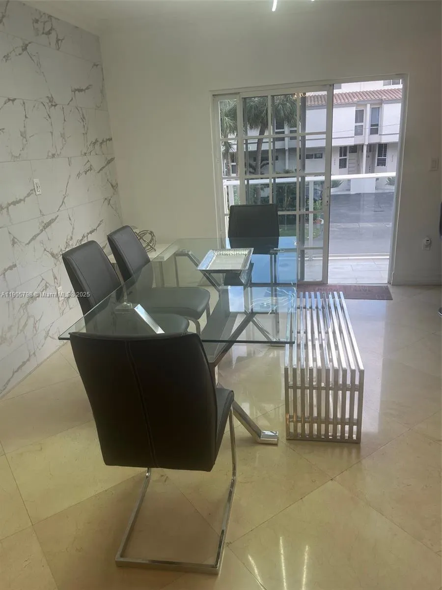 3915 NE 168th St, #3915