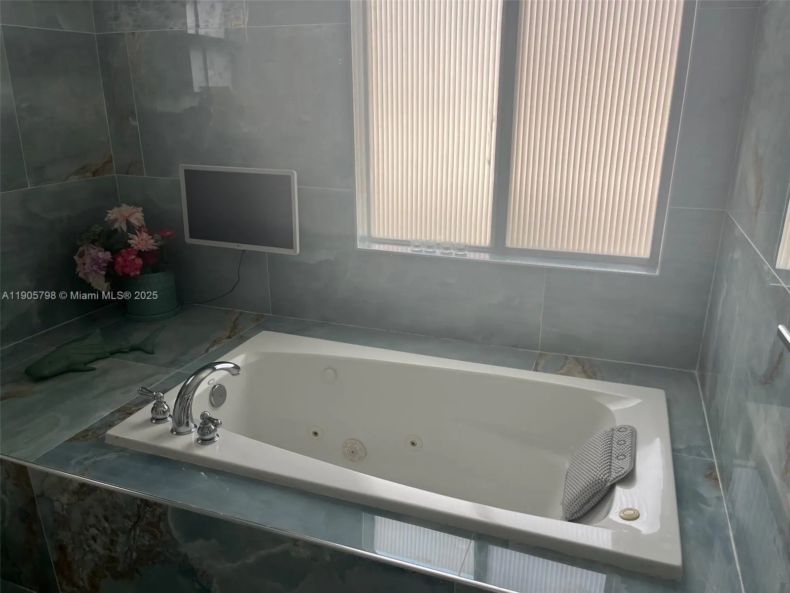 3915 NE 168th St, #3915