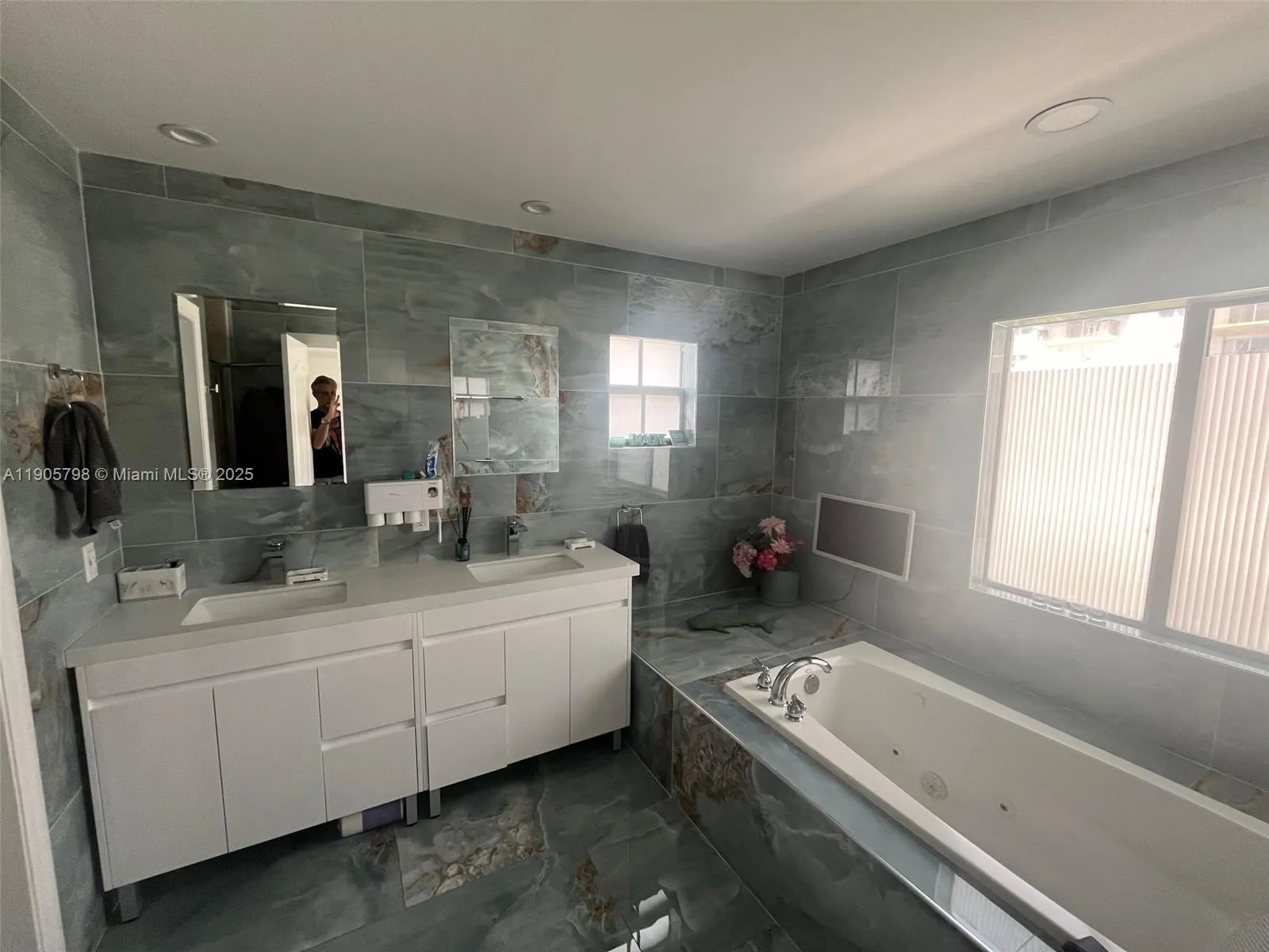 3915 NE 168th St, #3915