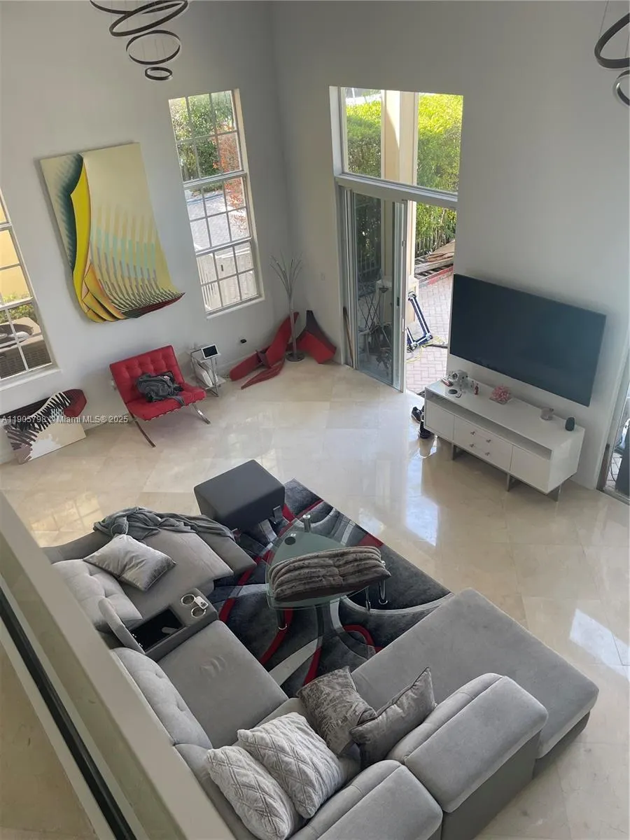 3915 NE 168th St, #3915