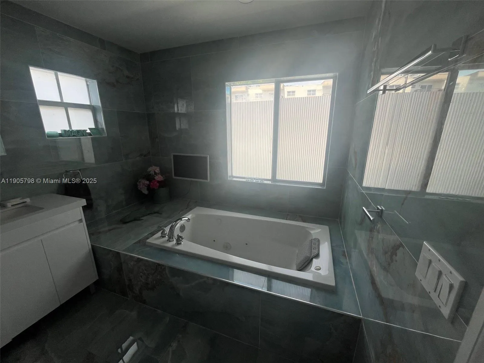 3915 NE 168th St, #3915