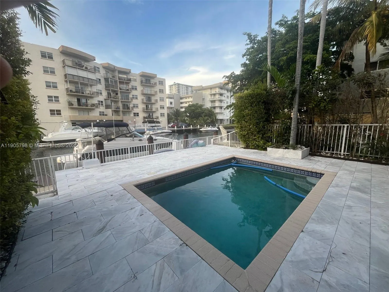 3915 NE 168th St, #3915