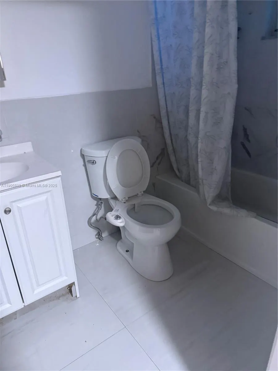 317 WEST 34 TH ST, #B