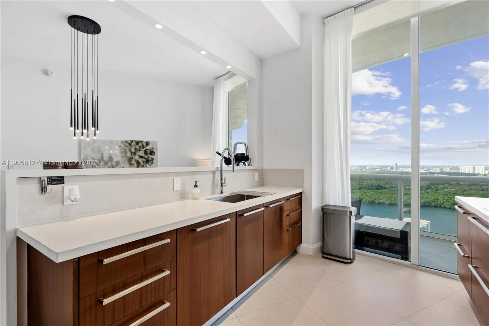 15811 Collins Ave, #3405