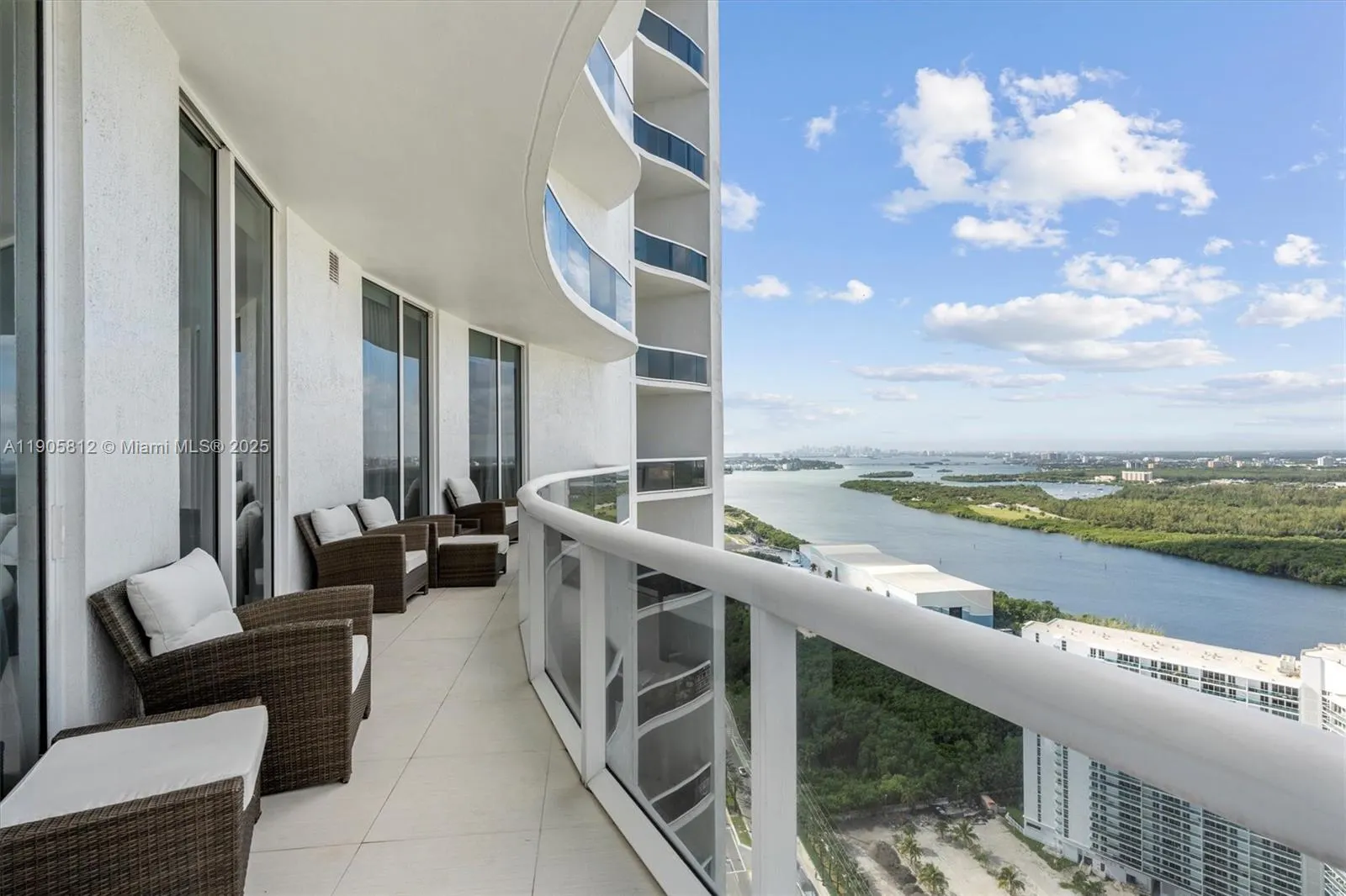 15811 Collins Ave, #3405