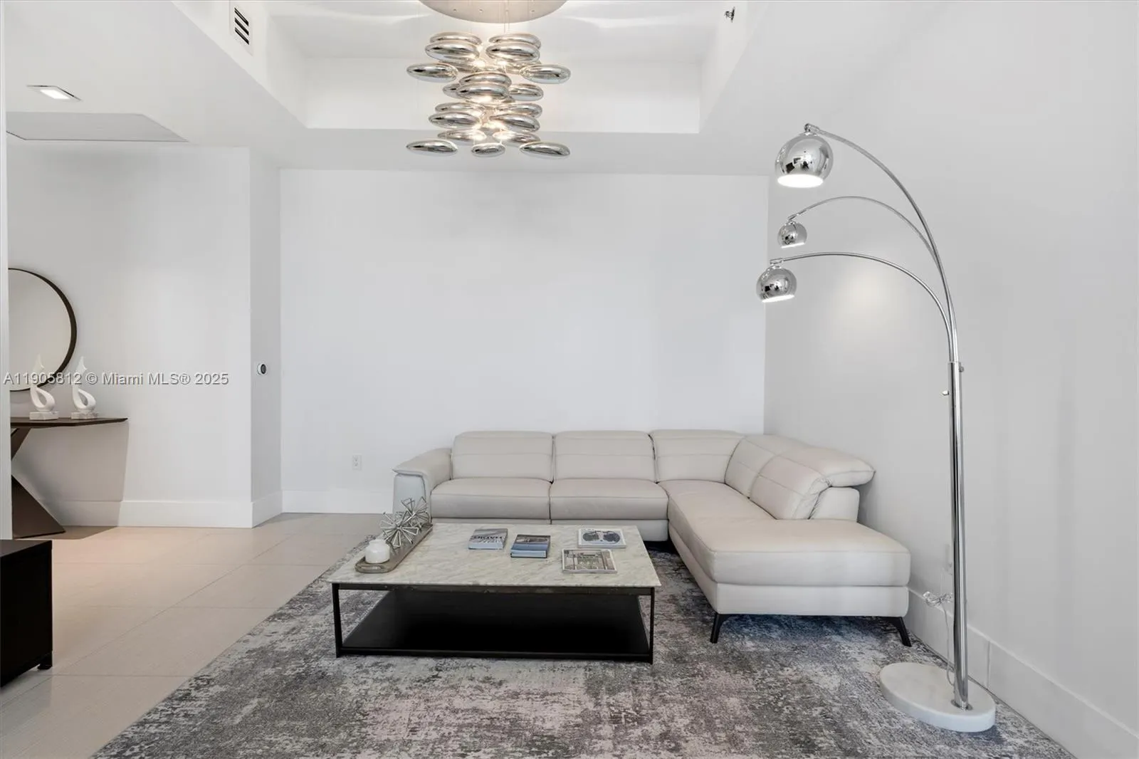 15811 Collins Ave, #3405