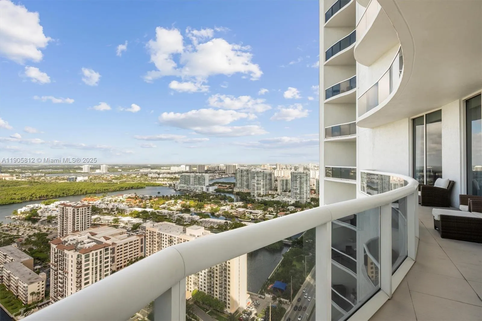 15811 Collins Ave, #3405