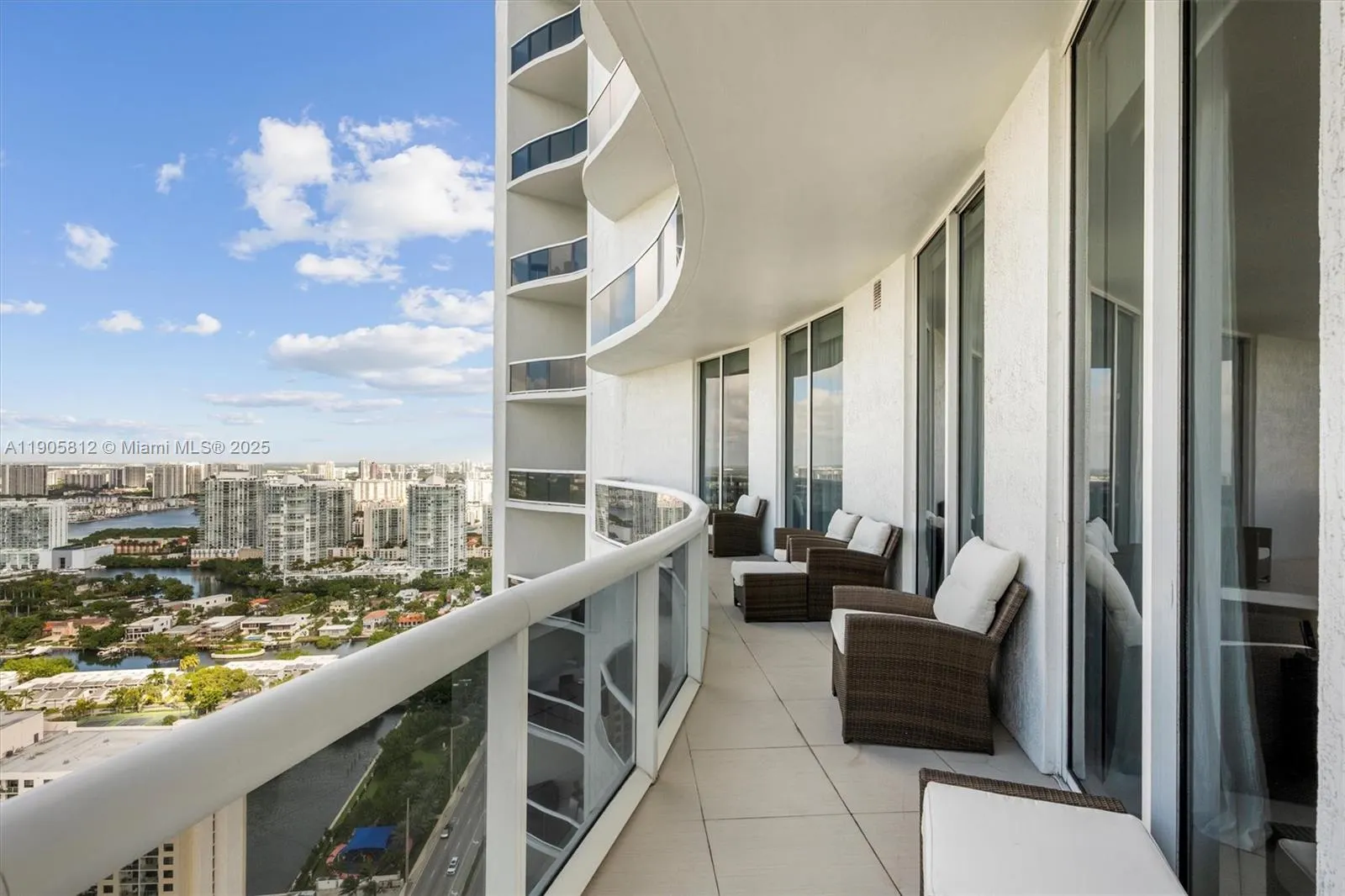 15811 Collins Ave, #3405