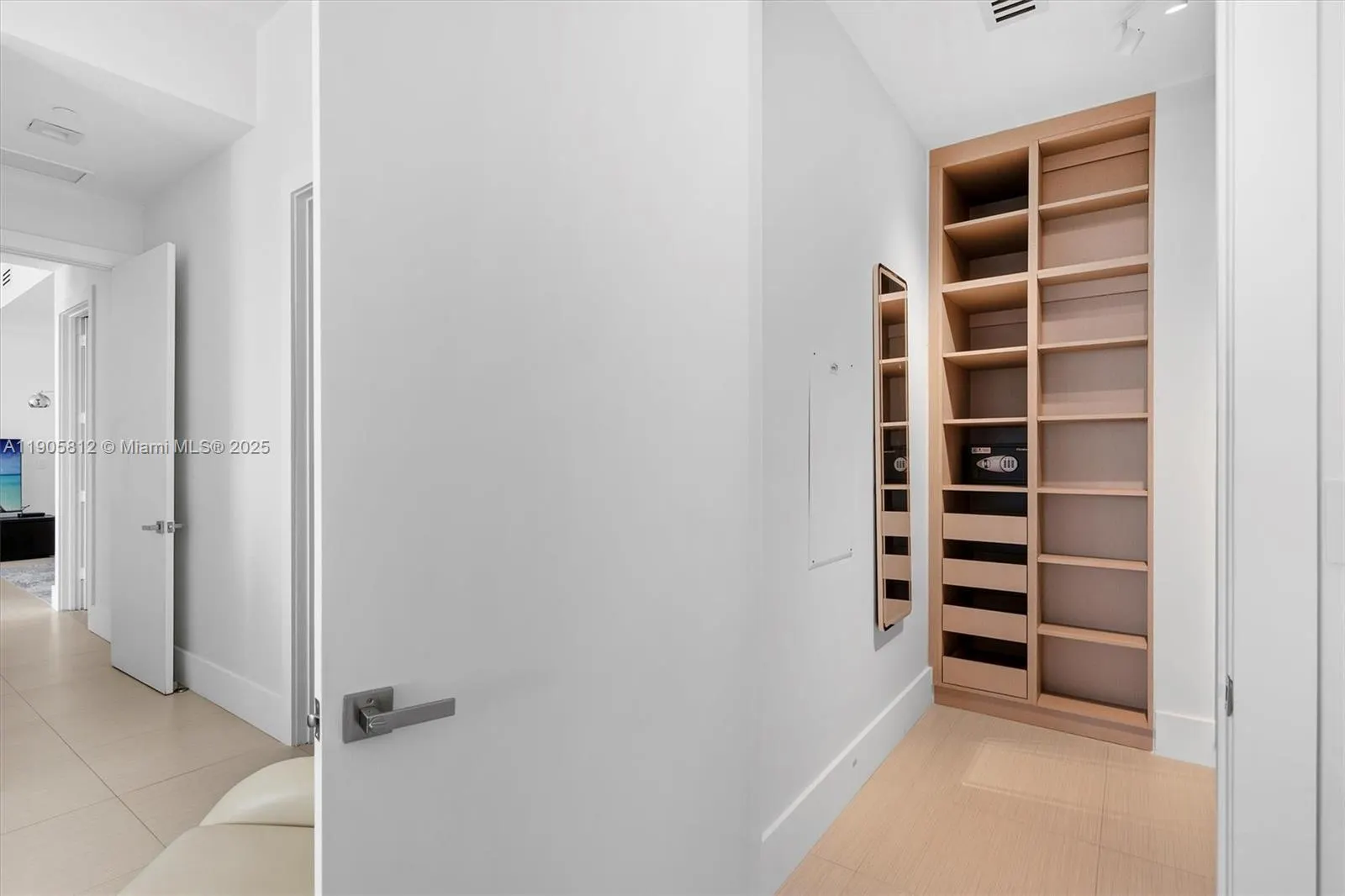 15811 Collins Ave, #3405