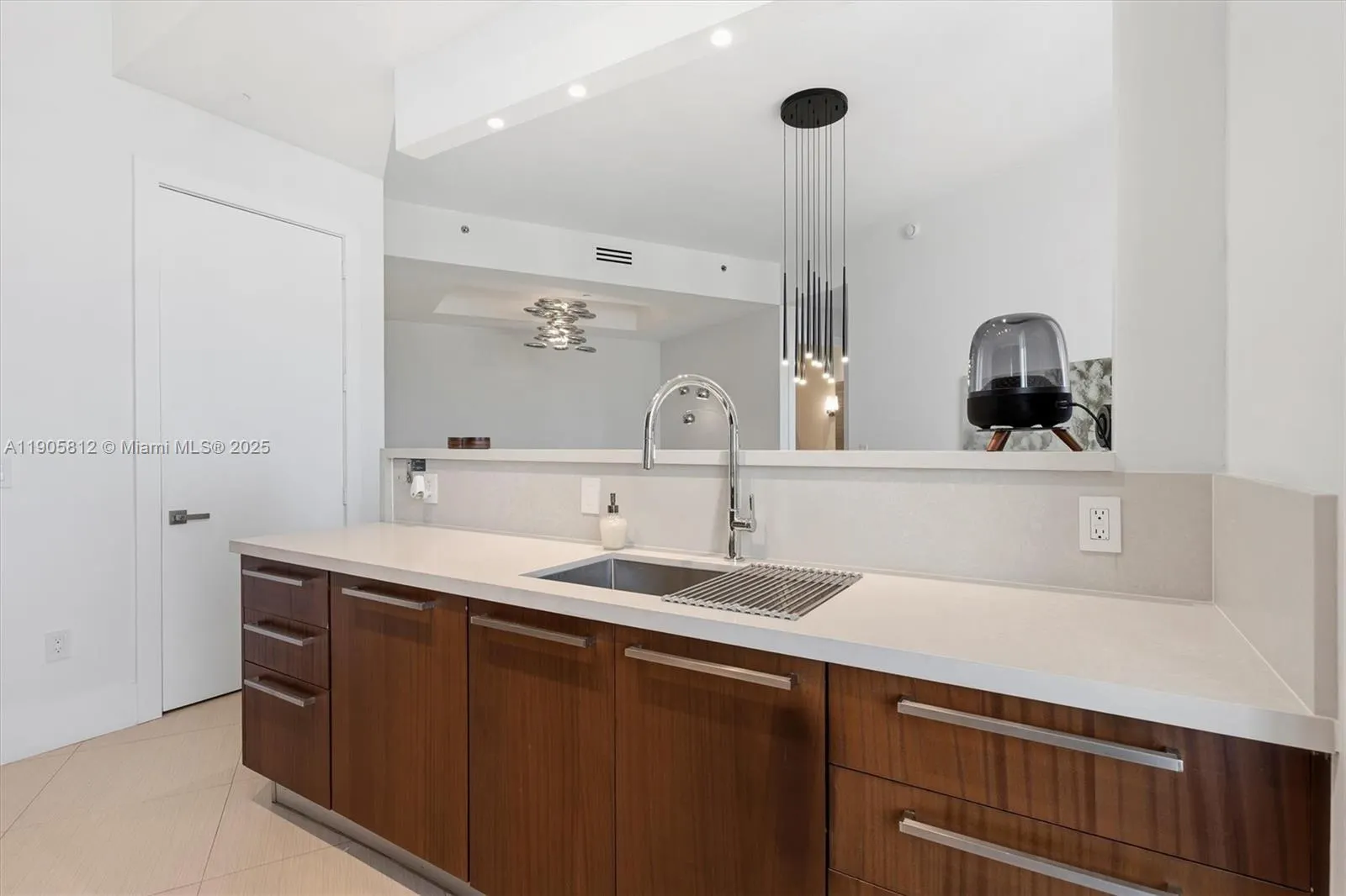 15811 Collins Ave, #3405