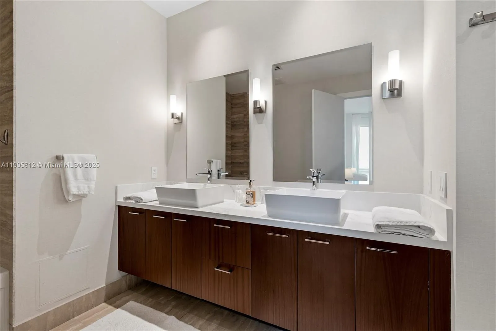 15811 Collins Ave, #3405